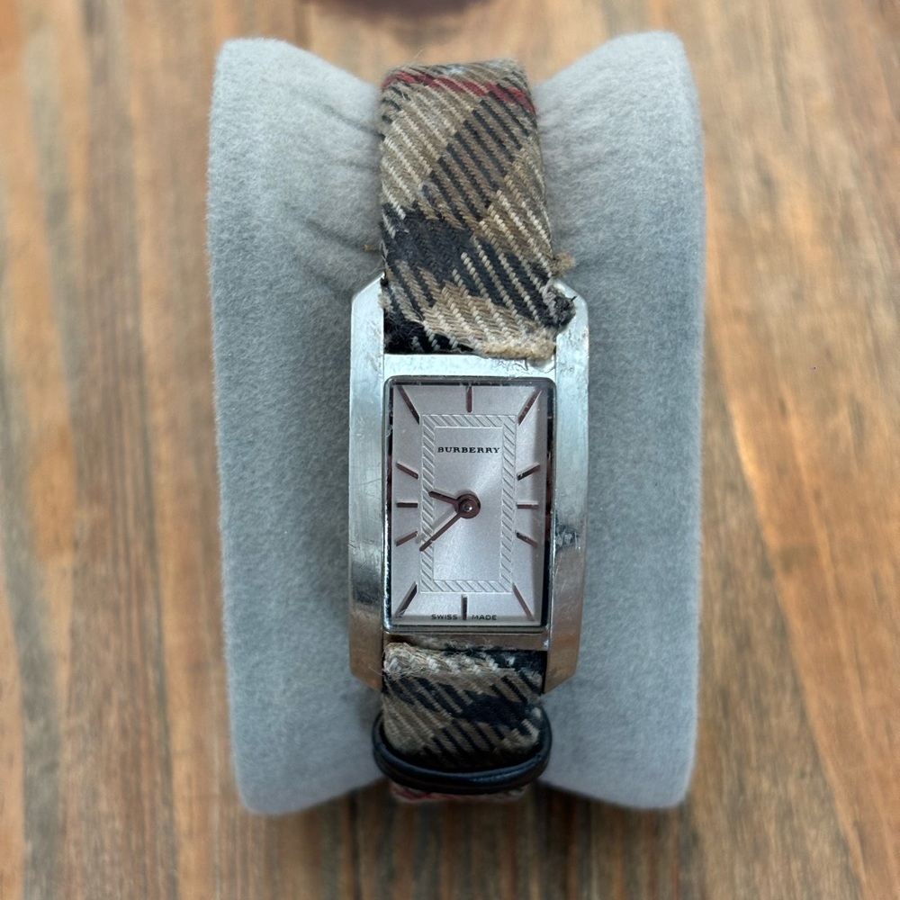 Burberry Haymarket Pioneer Watch Nova Check Strap Swiss Made - Picture 2 of 6